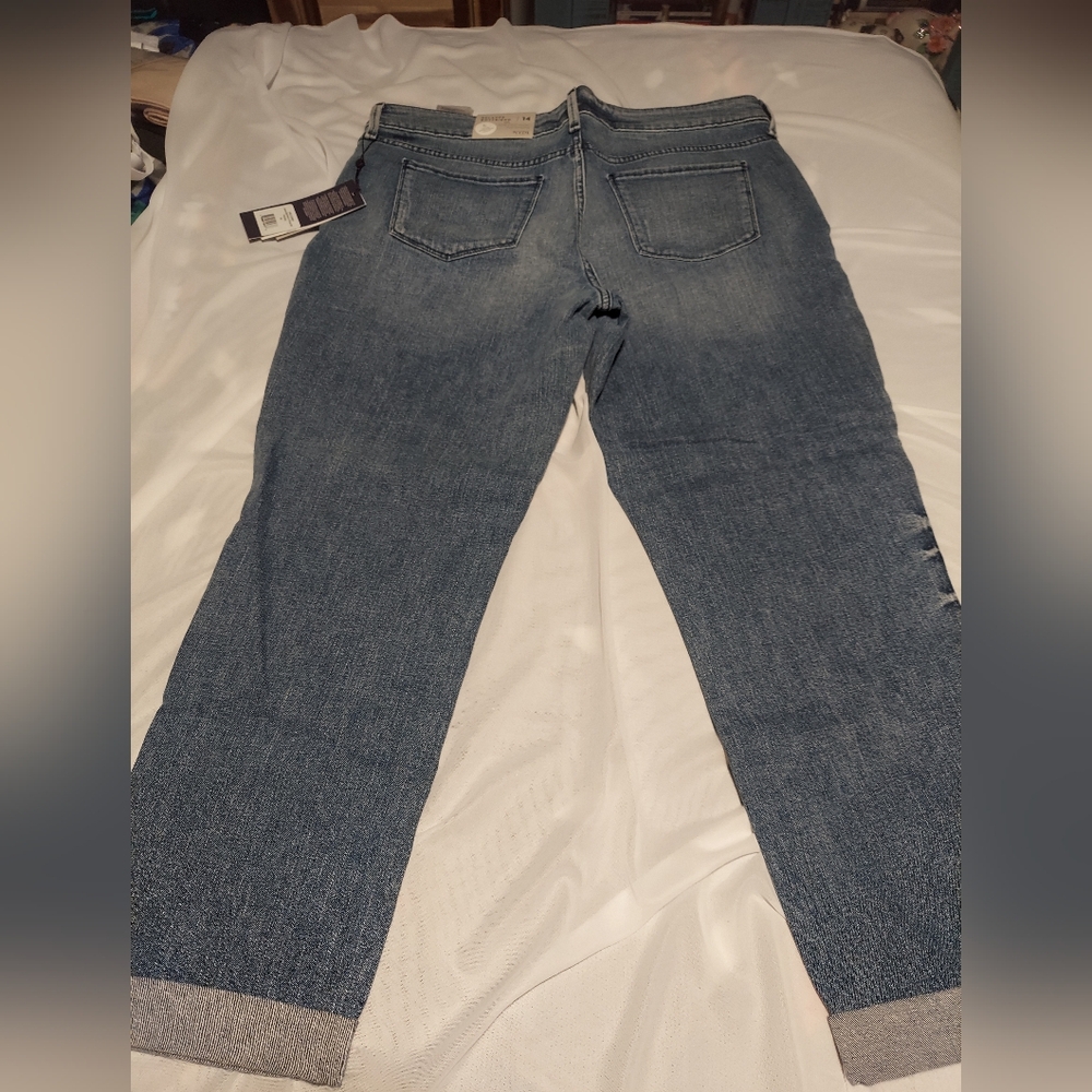 NYDJ Blue Embroidered Relaxed Boyfriend Fit Jeans Size 14 NWT - Picture 4 of 5